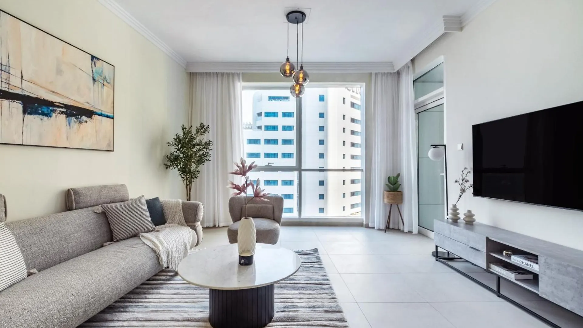 Beachy Getaway In Jbr With Private Beach Access Dubai